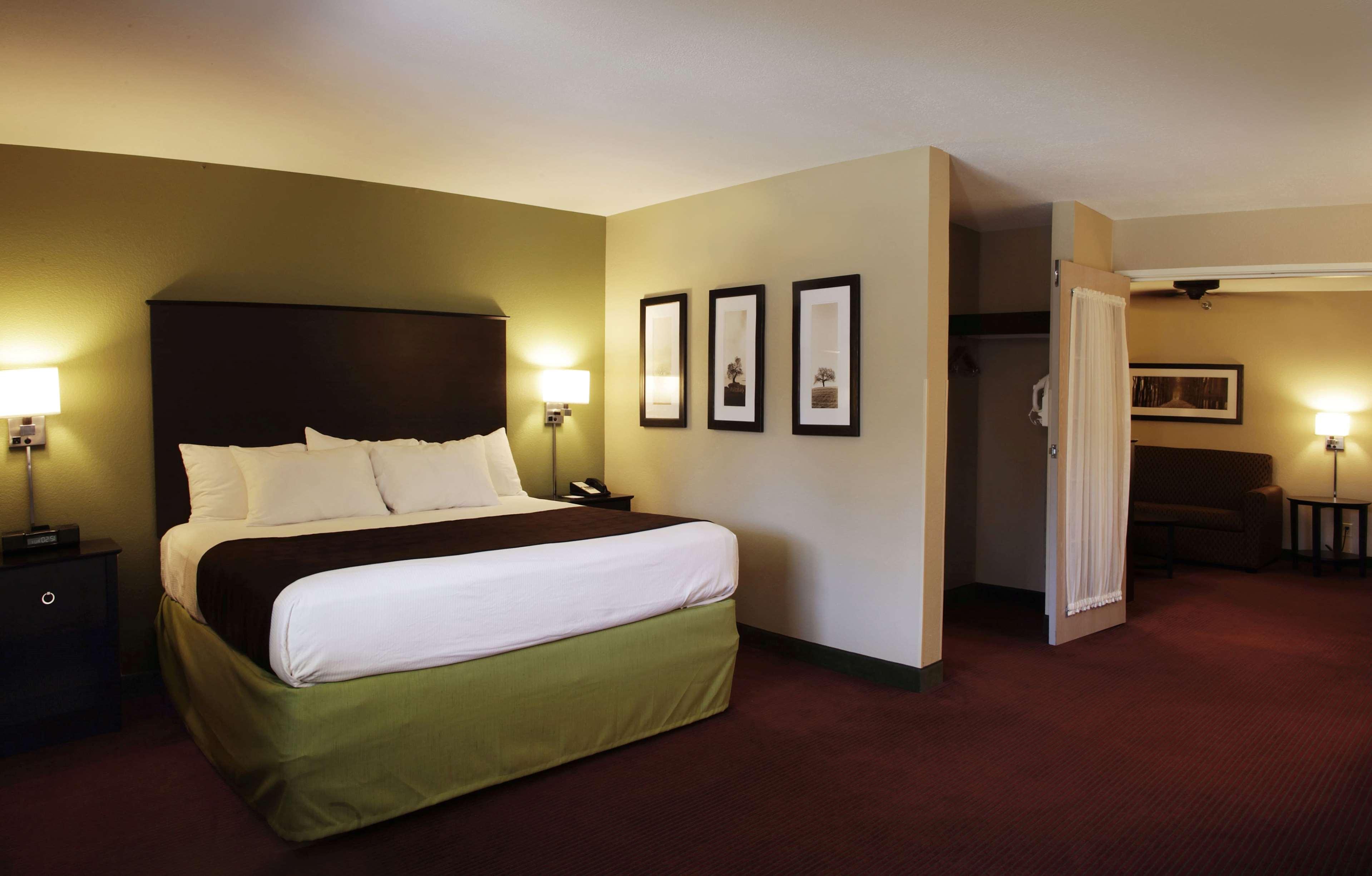 AmericInn by Wyndham Okoboji Exteriér fotografie