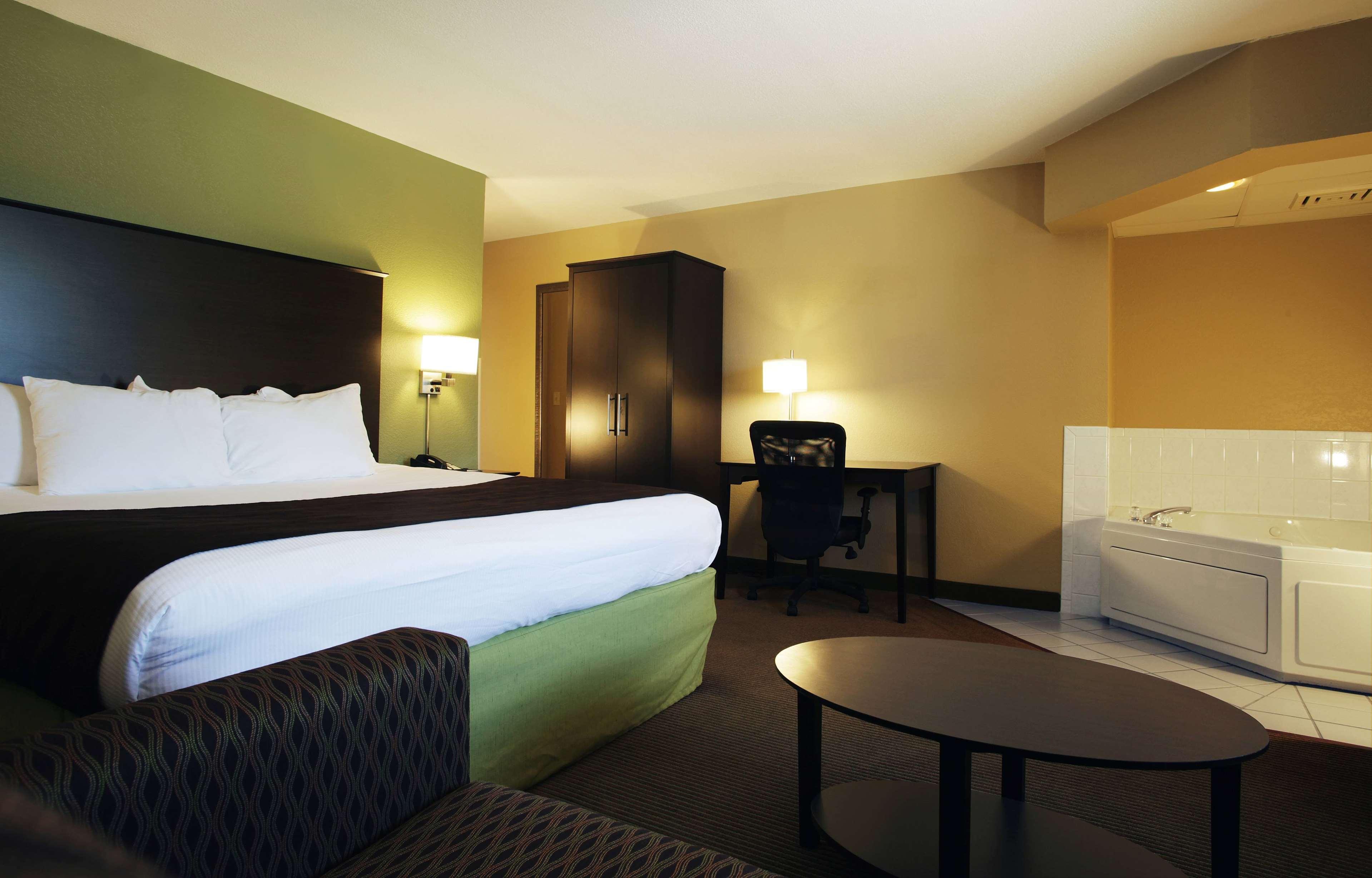 AmericInn by Wyndham Okoboji Exteriér fotografie