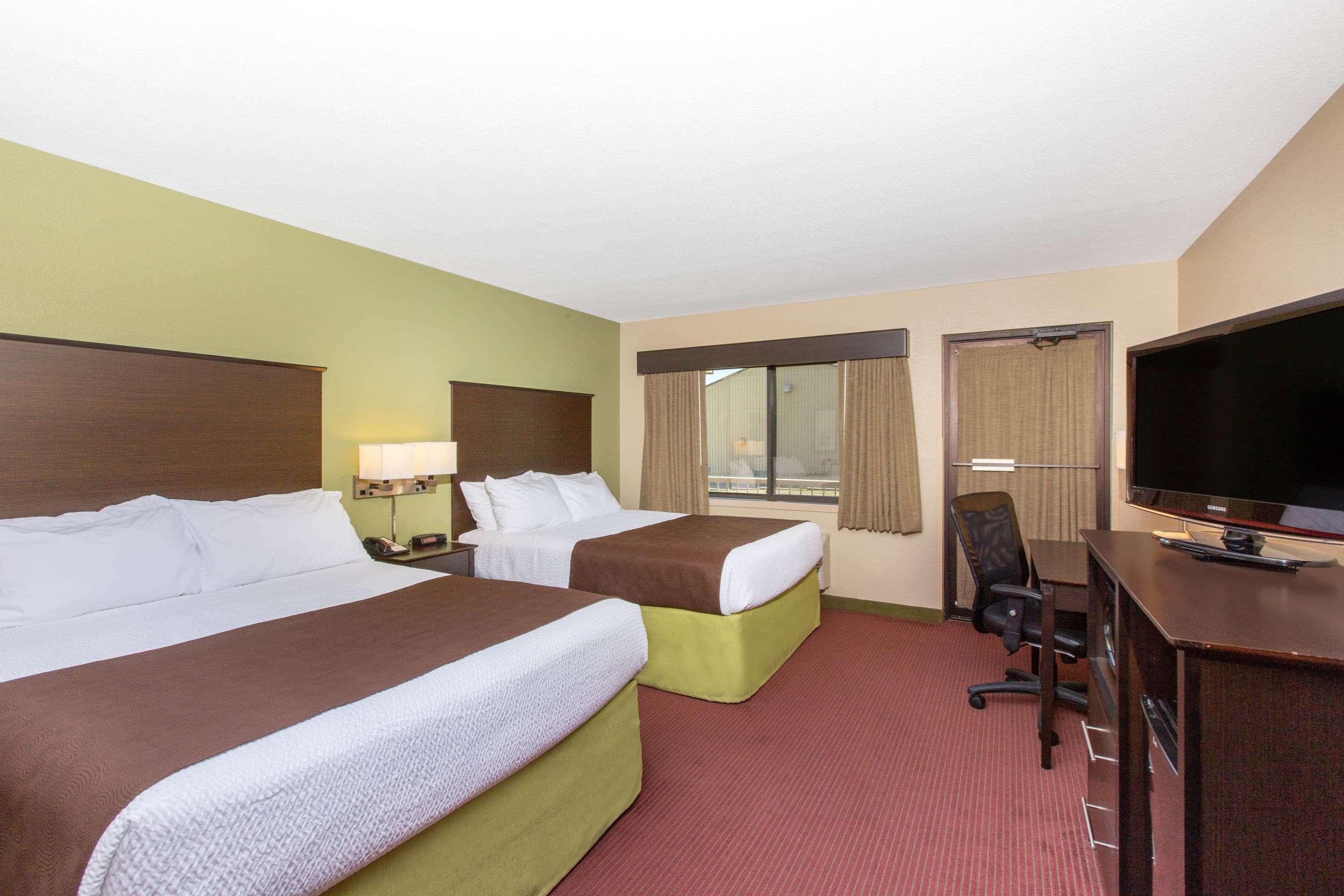 AmericInn by Wyndham Okoboji Exteriér fotografie