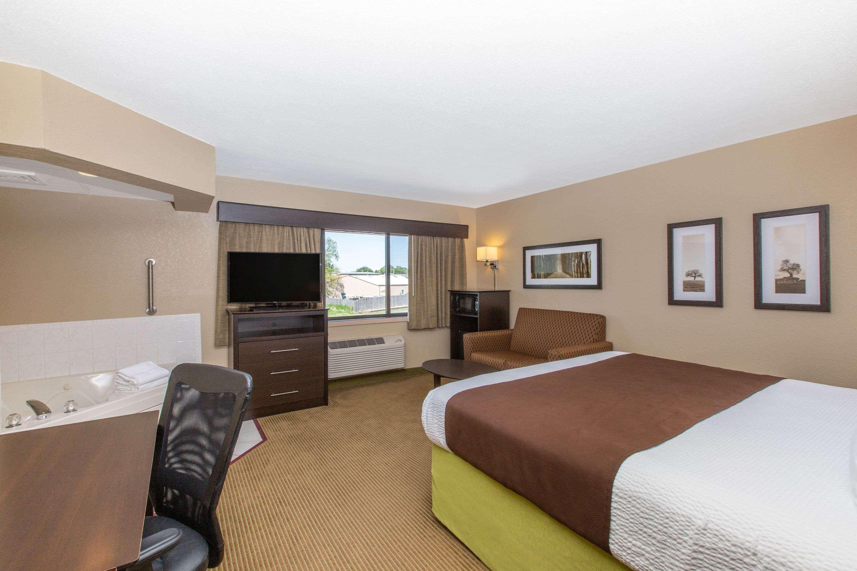 AmericInn by Wyndham Okoboji Exteriér fotografie