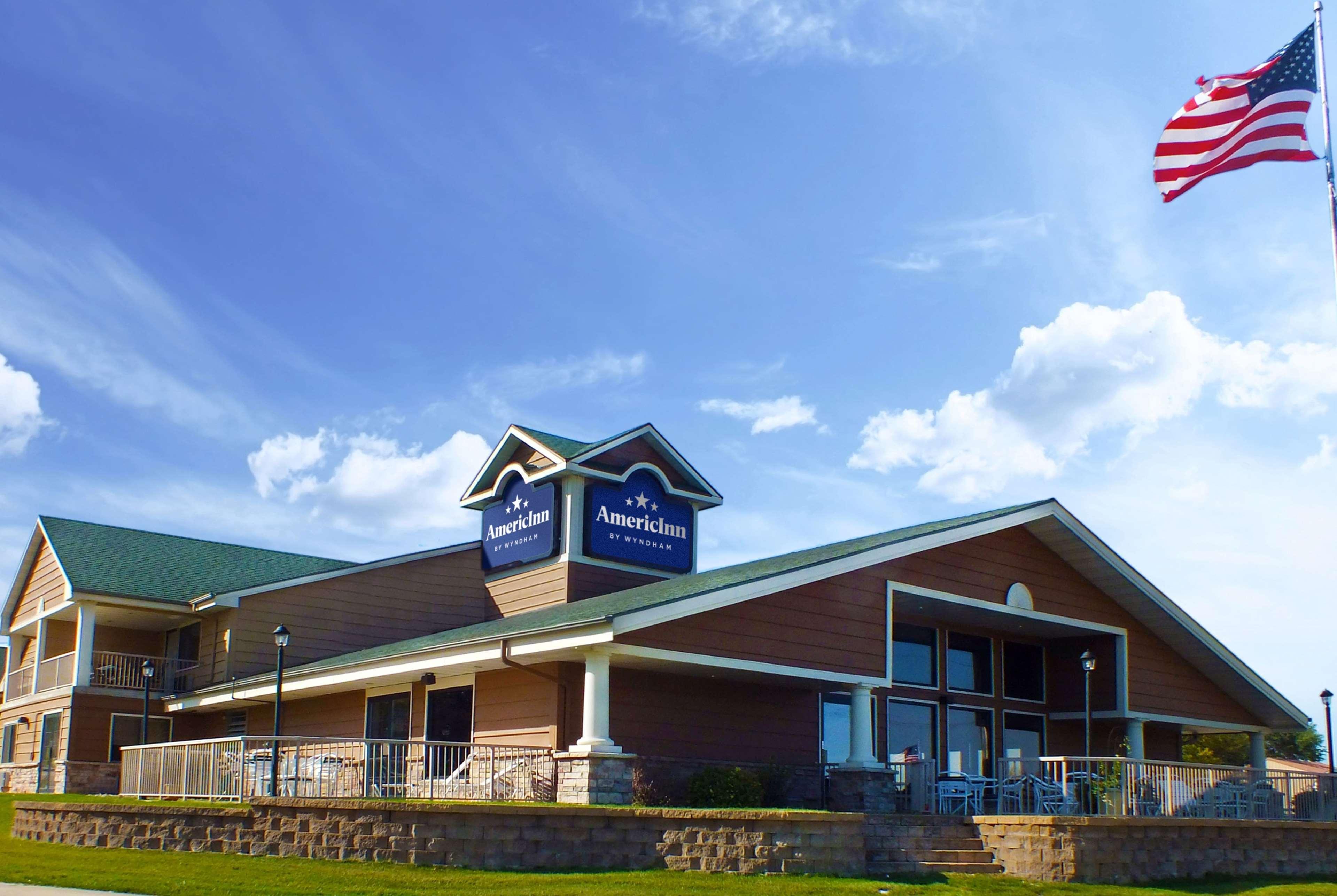 AmericInn by Wyndham Okoboji Exteriér fotografie