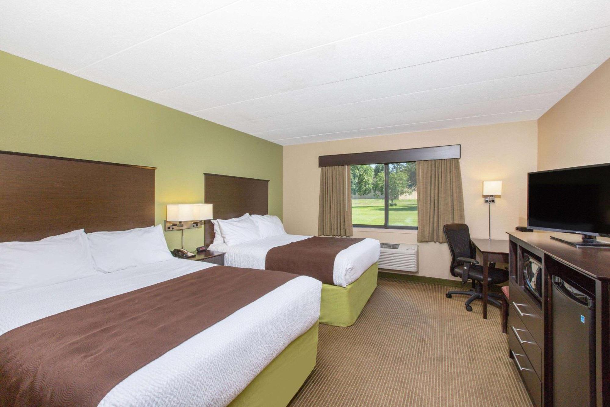 AmericInn by Wyndham Okoboji Exteriér fotografie