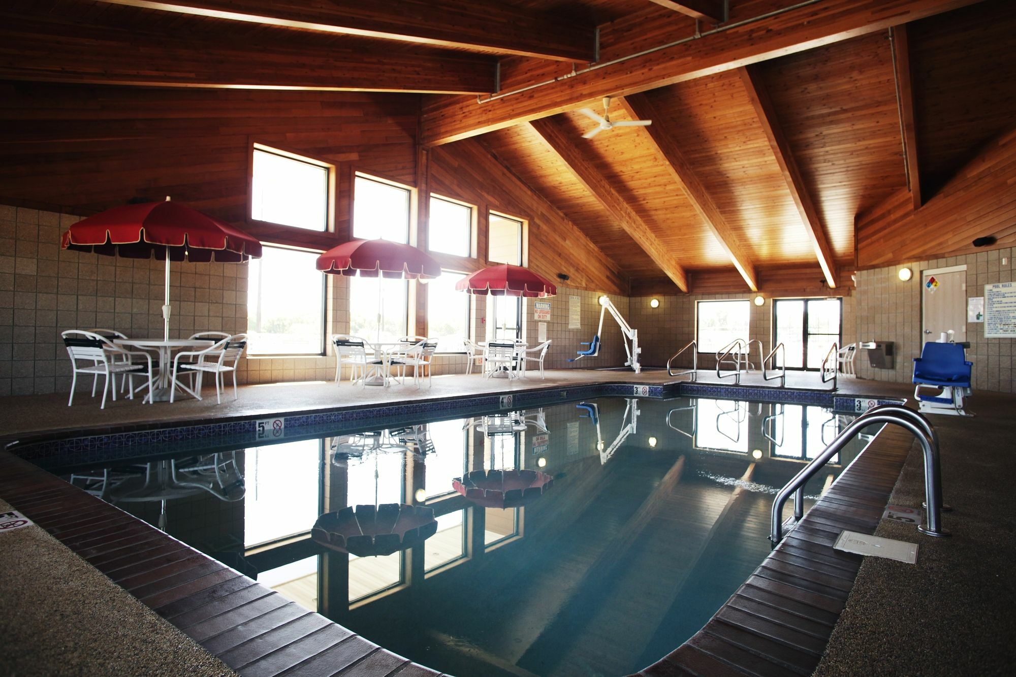 AmericInn by Wyndham Okoboji Exteriér fotografie
