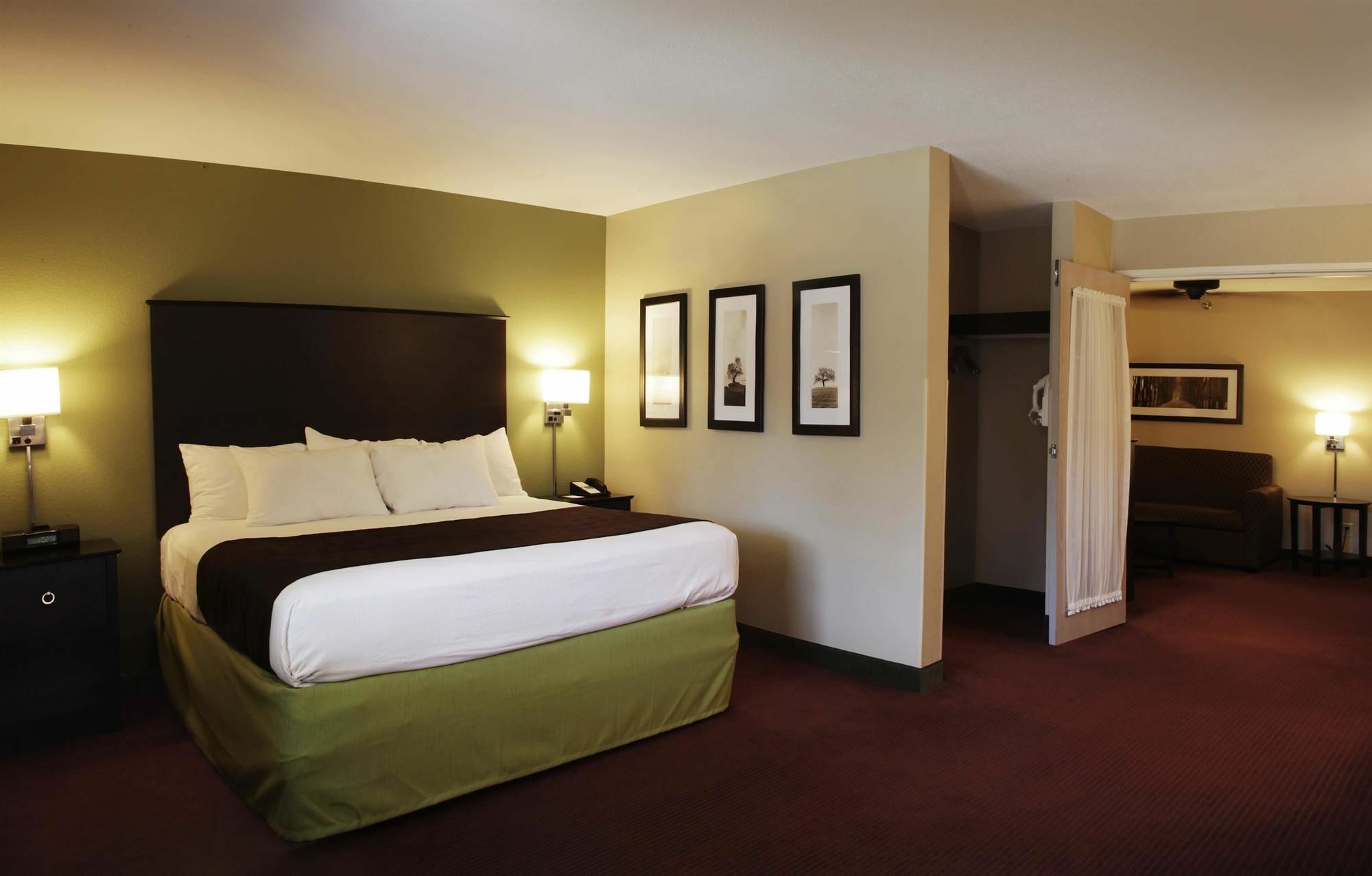 AmericInn by Wyndham Okoboji Exteriér fotografie