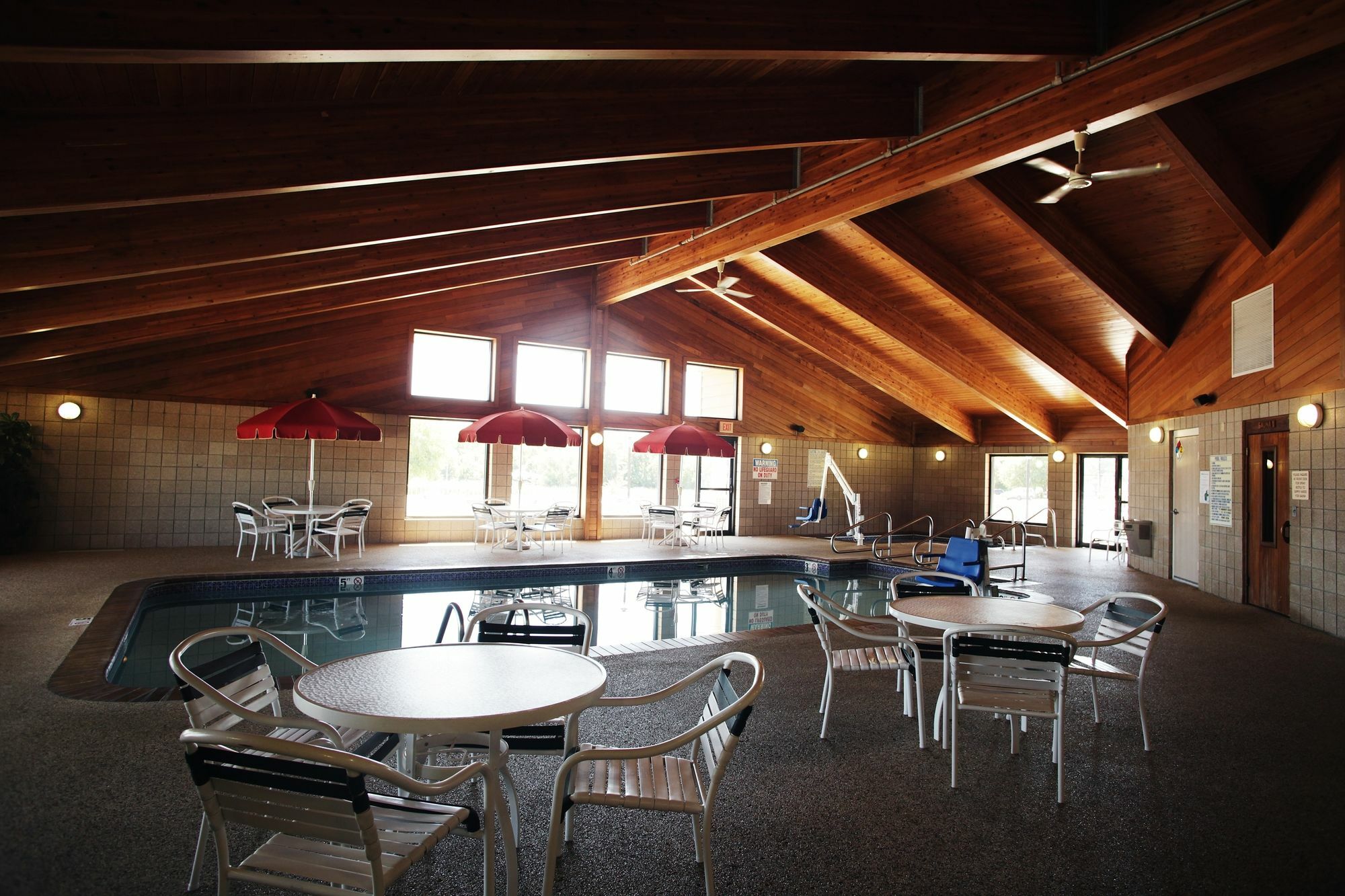 AmericInn by Wyndham Okoboji Exteriér fotografie