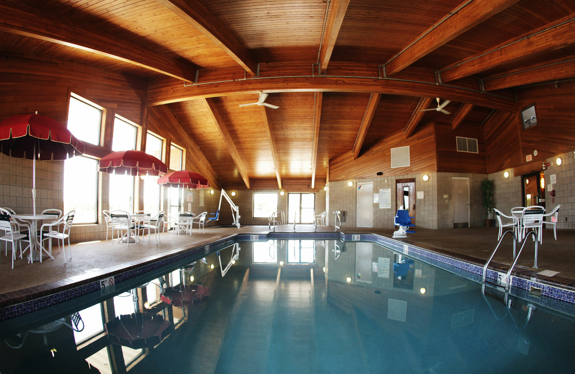 AmericInn by Wyndham Okoboji Exteriér fotografie