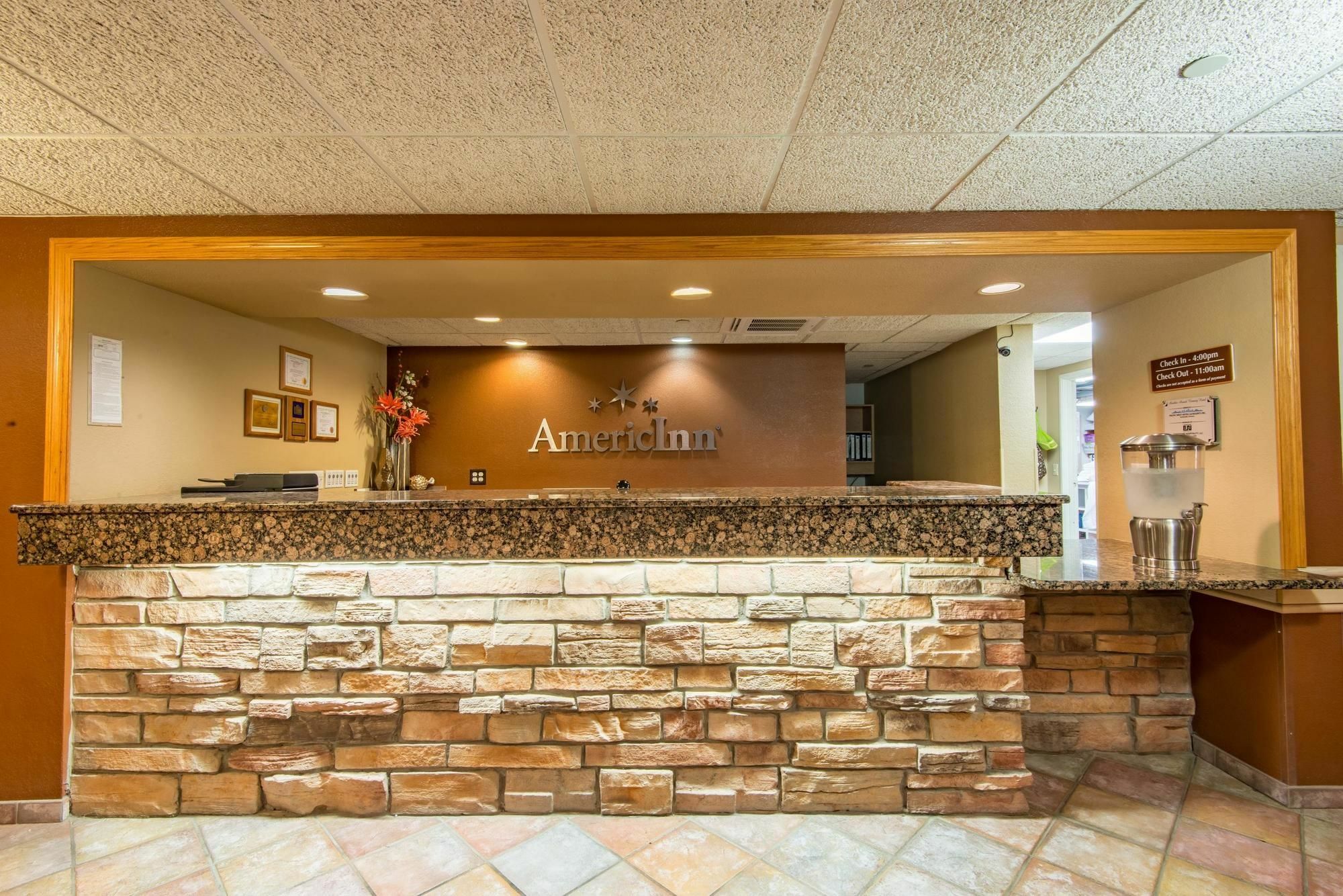 AmericInn by Wyndham Okoboji Exteriér fotografie